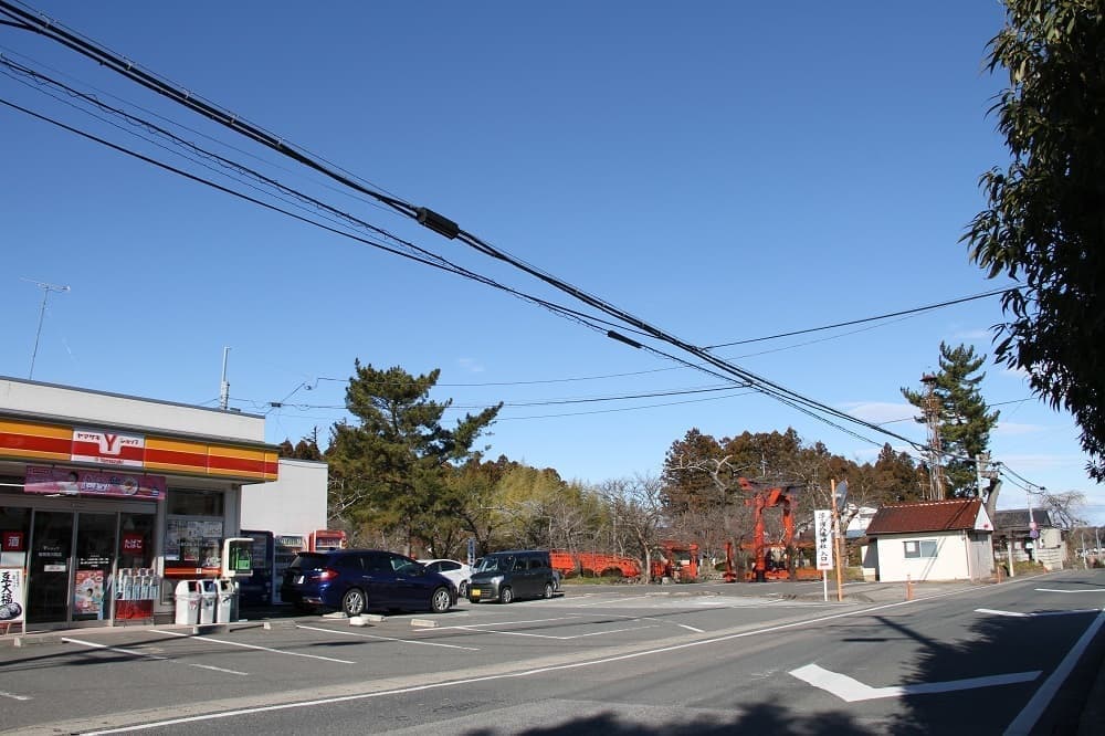 神社の第1駐車場脇に｢八幡｣バス停があります。