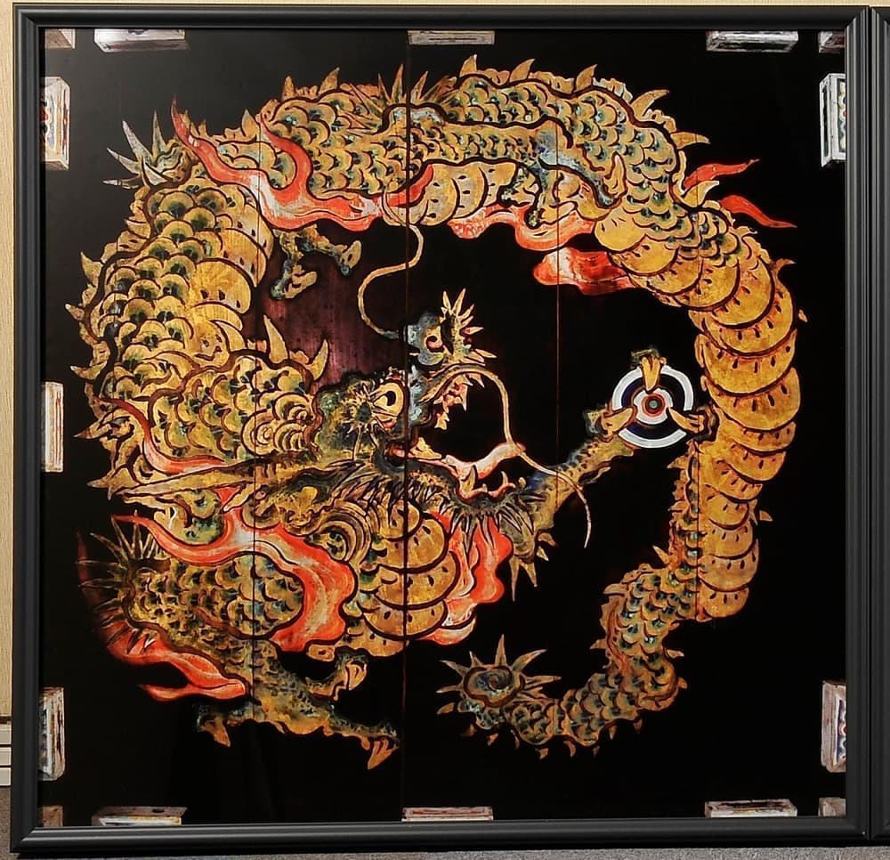 本社本殿内陣の西側の｢龍｣の天井絵