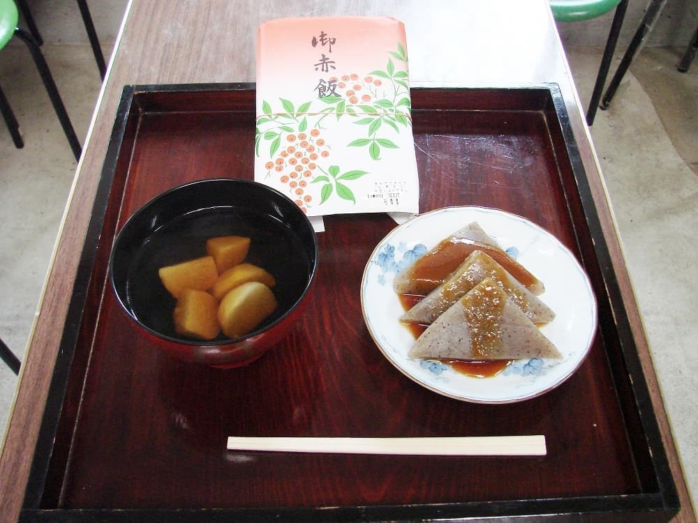 いもずいも、赤飯、おでん