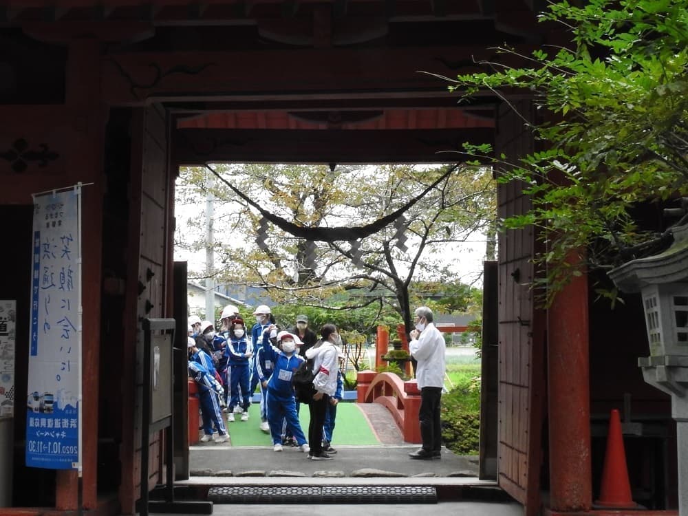 涼ヶ岡八幡神社 随身門