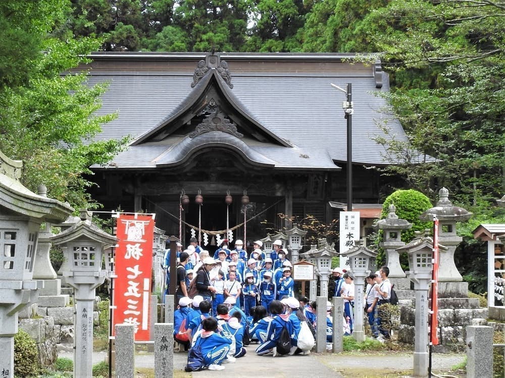 涼ヶ岡八幡神社 中村一小