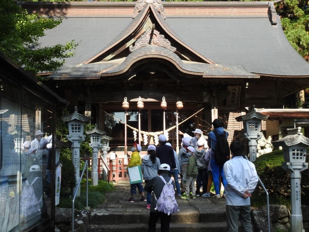 涼ヶ岡八幡神社 本社 拝殿