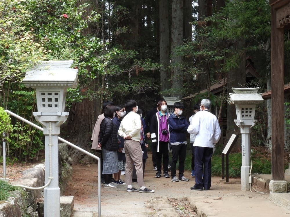 涼ヶ岡八幡神社 東大 末社