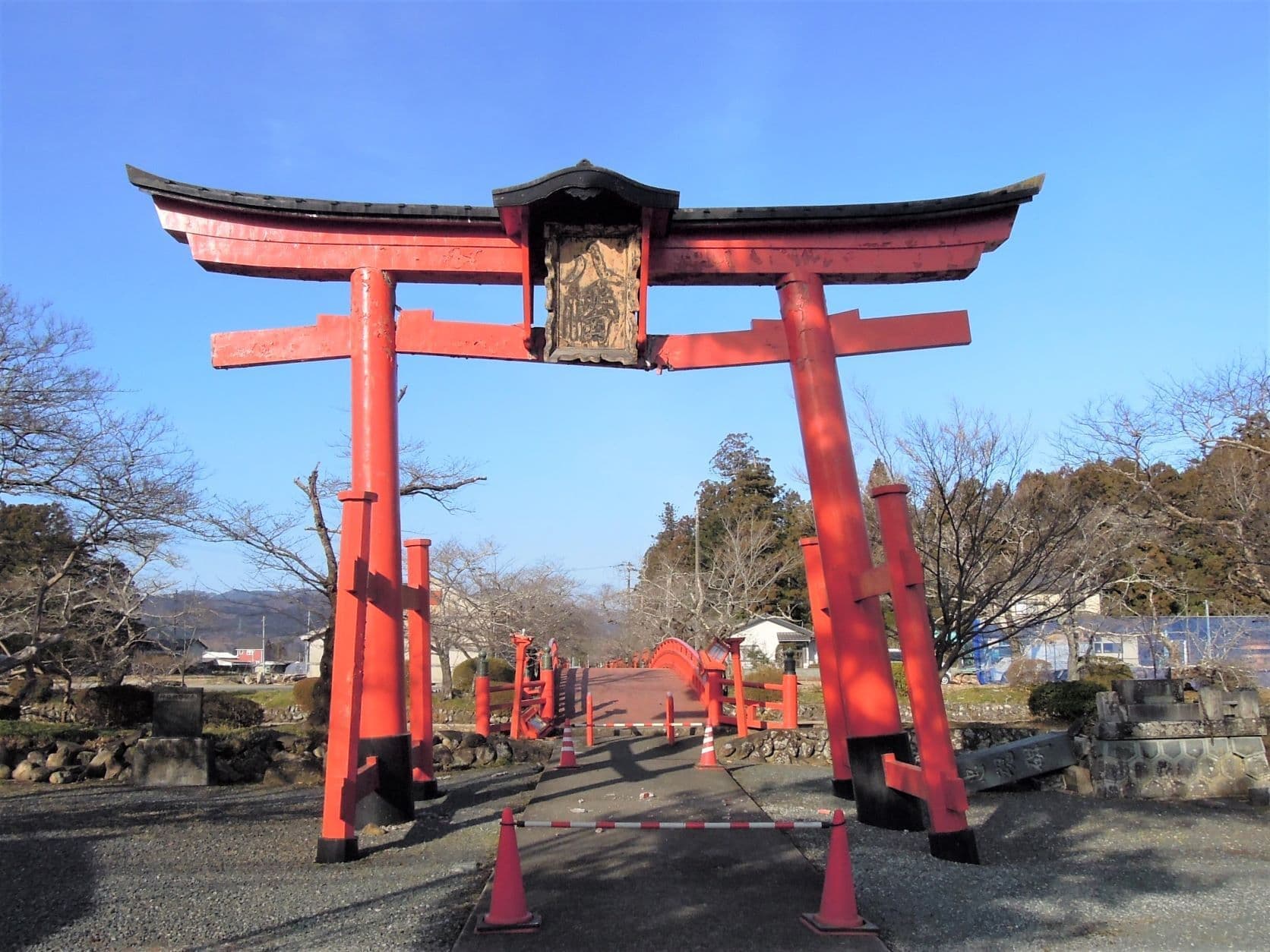 涼ヶ岡八幡神社 鳥居 福島県沖地震 被害