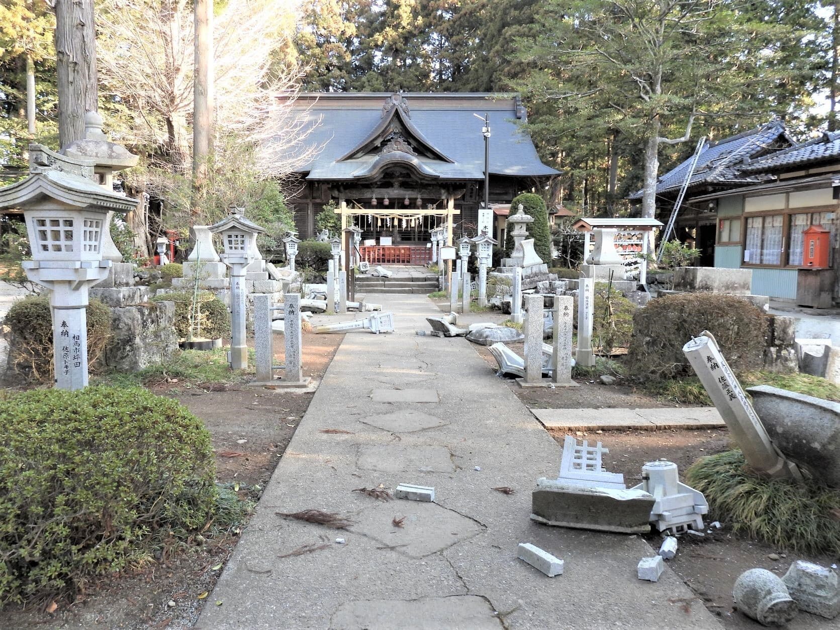 涼ヶ岡八幡神社 燈籠 福島県沖地震 被害