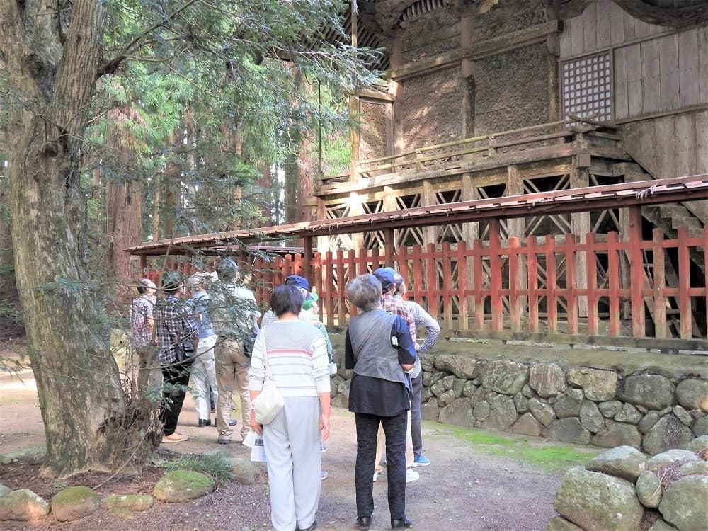 涼ヶ岡八幡神社 本殿外壁 彫刻装飾