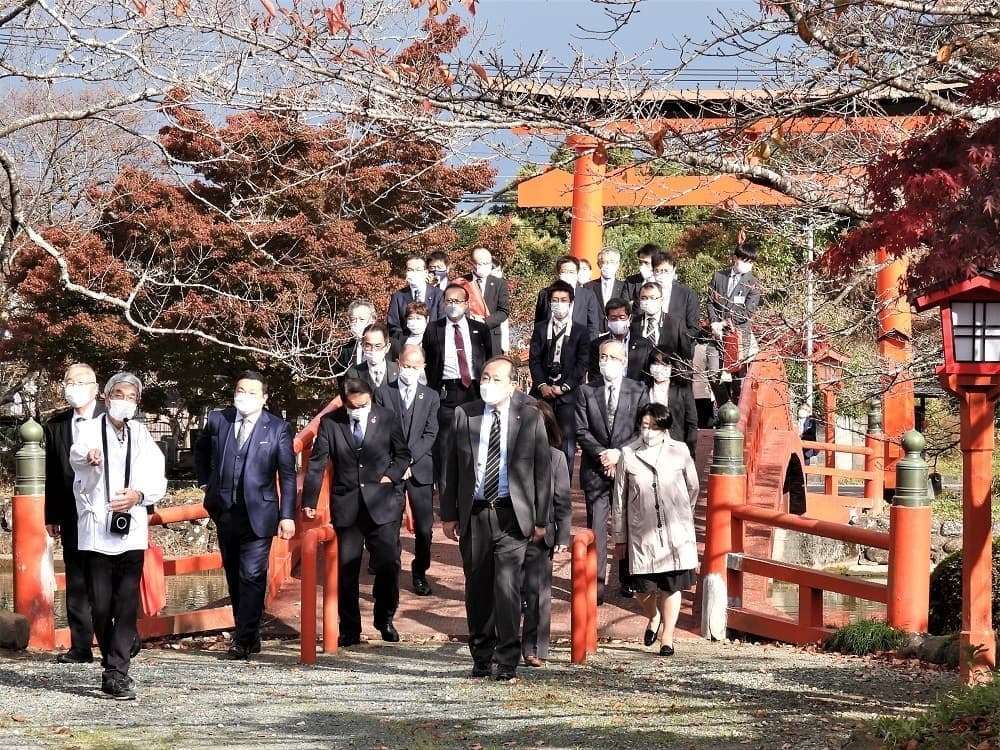 涼ヶ岡八幡神社 大鳥居 放生池 神路橋