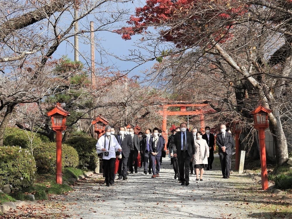 涼ヶ岡八幡神社 参道