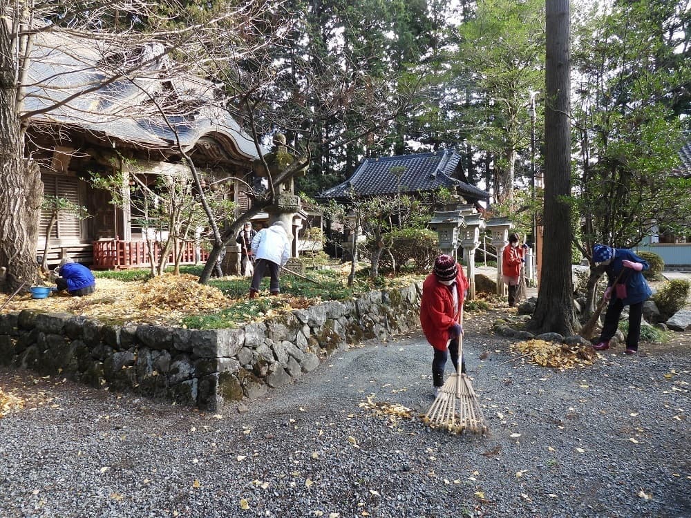 涼ヶ岡八幡神社 敬神婦人会 清掃