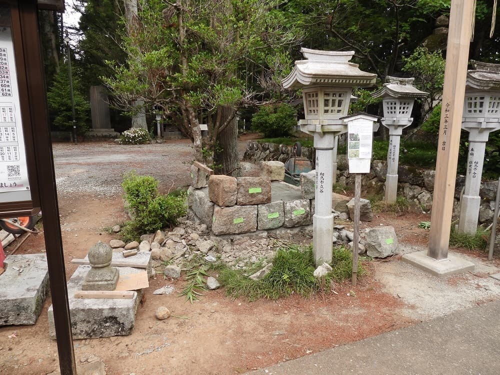 涼ヶ岡八幡神社 被災燈籠