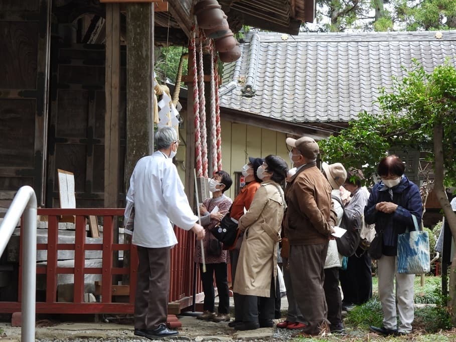 涼ヶ岡八幡神社 本社 拝殿