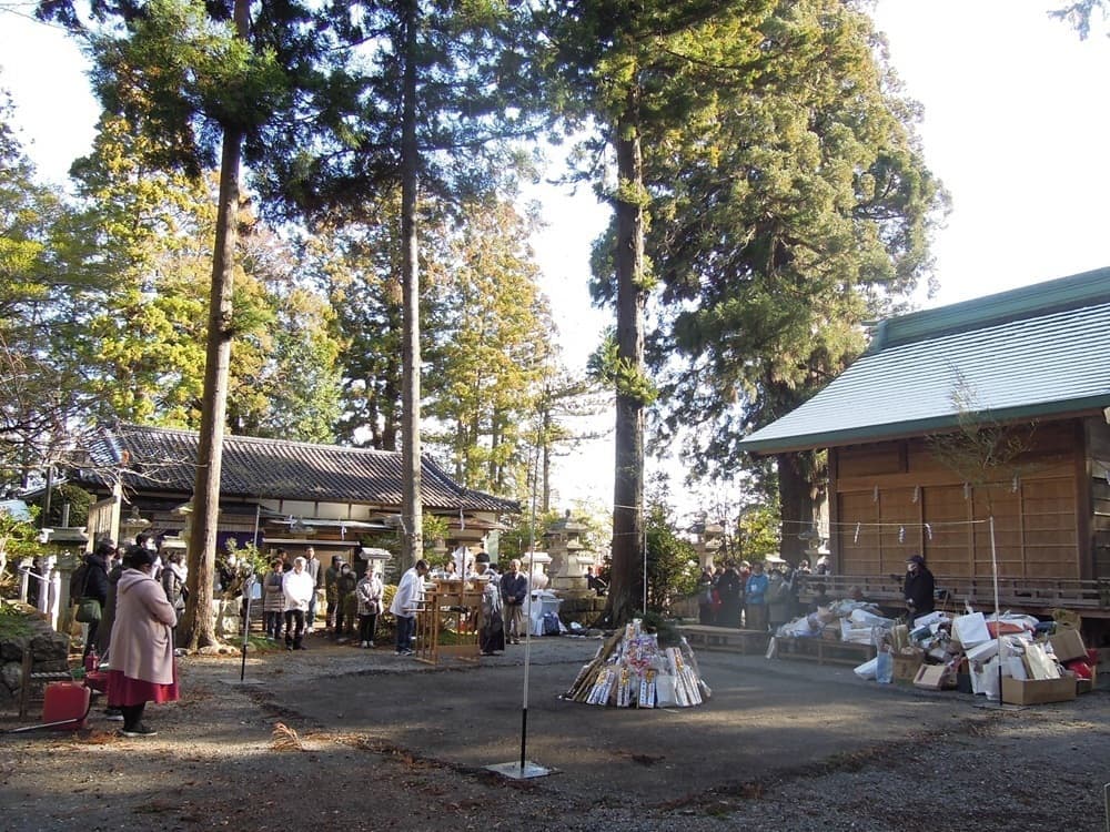 涼ヶ岡八幡神社　どんと祭